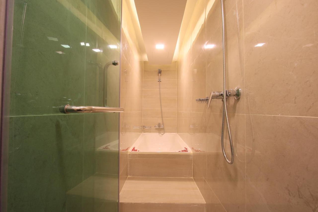 Pratunam Atrium Hotel Бангкок Екстер'єр фото